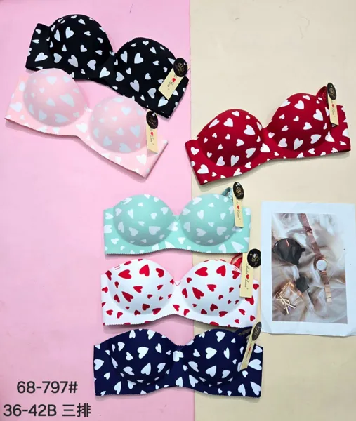 Brasier strapless con realce estampado de corazones