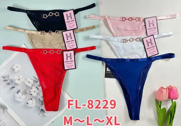 Tanga de encaje con cadena decorativa