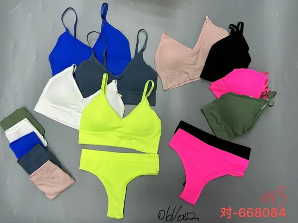 Conjunto de bralette y tanga sin costura acanalado
