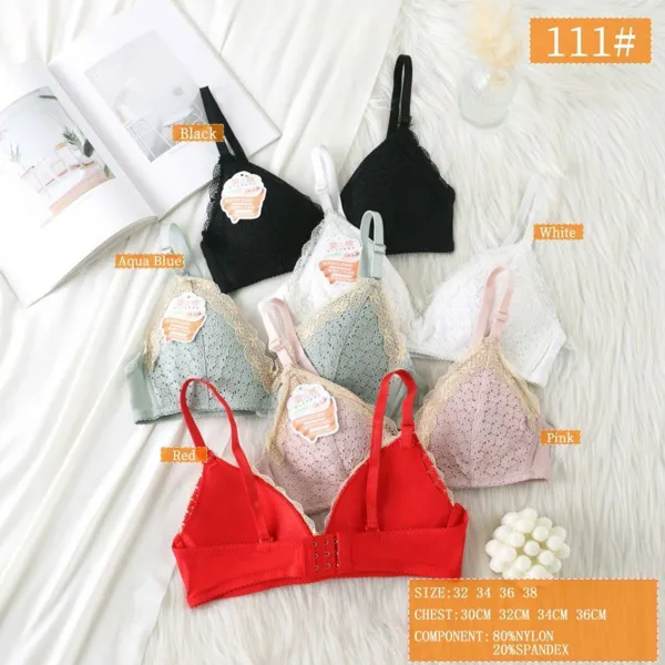 Bralette triangular de encaje con tirantes finos ajustables