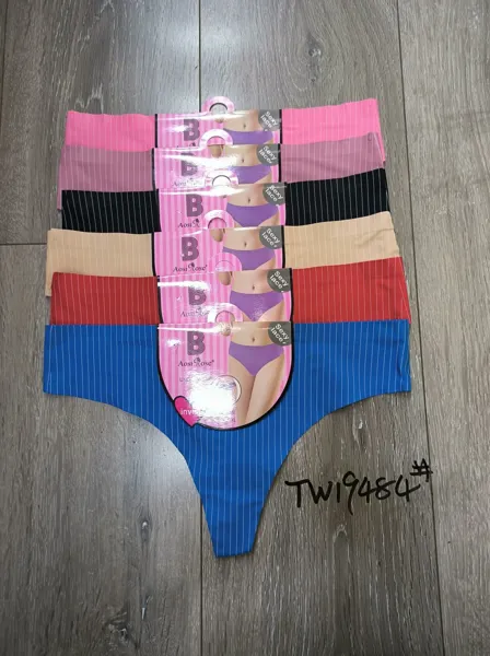Tanga sin costuras acanalada