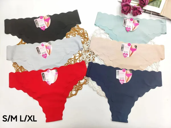 Tanga invisible sin costuras de borde ondulado