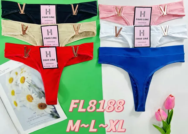 Tanga con adorno metalico en V