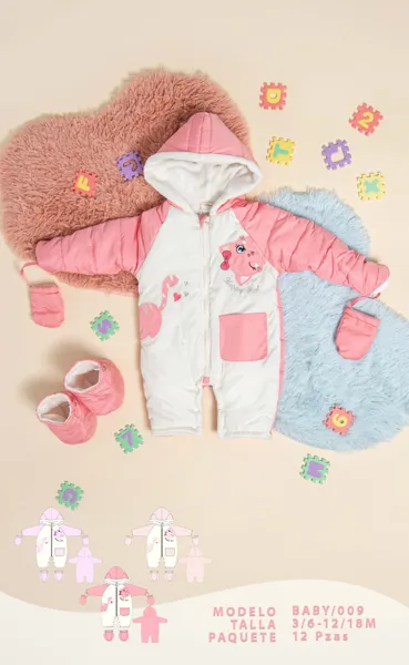 Mameluco acolchado con capucha, mitones y botitas para niña
