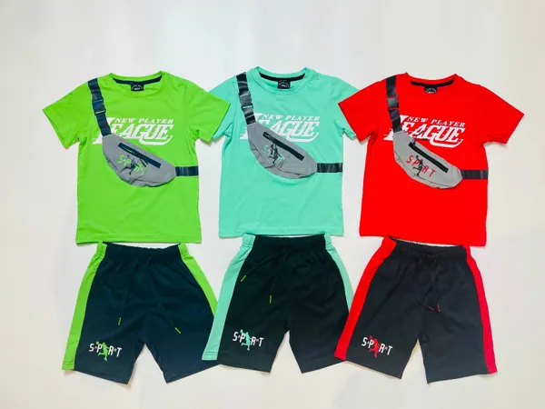Conjunto deportivo de playera de manga corta y short con riñonera para niño