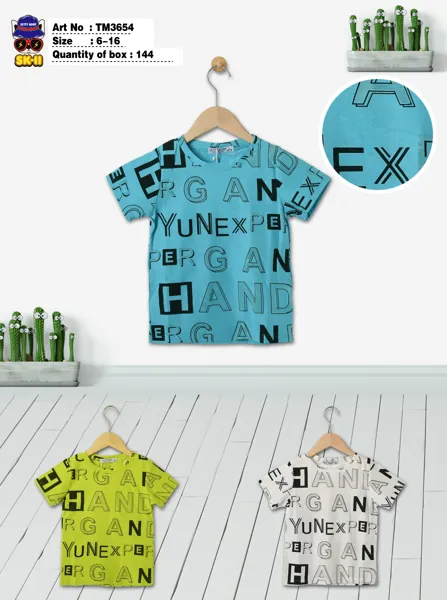 Playera con estampado de letras para niño