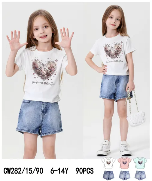 Conjunto de 2 piezas con playera de mariposas y short de mezclilla para niña