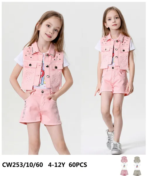 Conjunto de 3 piezas con chaleco de mezclilla, playera y short para niña