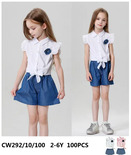 Conjunto de 2 piezas con blusa calada y short de mezclilla para niña