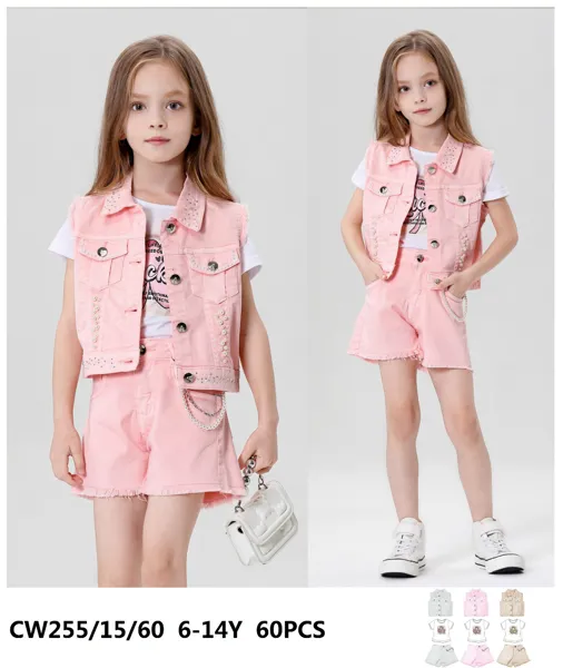 Conjunto de 3 piezas con chaleco de mezclilla, playera y short para niña