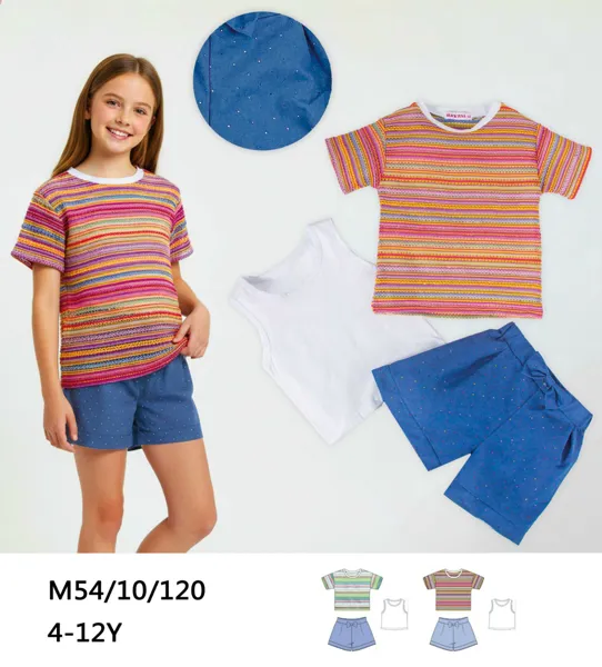 Conjunto de 3 piezas con playera tejida a rayas, camiseta y short para niña