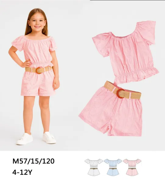 Conjunto de blusa de hombros descubiertos y short calado con cinturón para niña