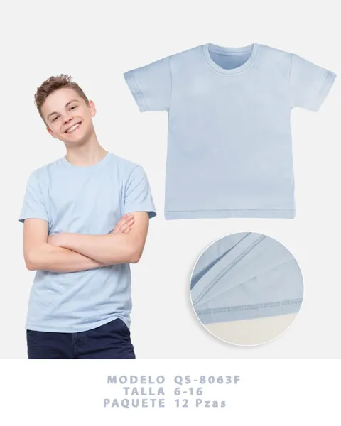 Playera básica de cuello redondo azul claro para niño