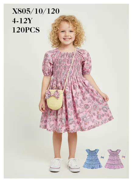 Vestido con estampado floral e incluye bolso de paja para niña