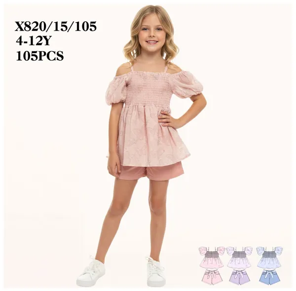 Conjunto de blusa de hombros descubiertos con mariposas y short para niña
