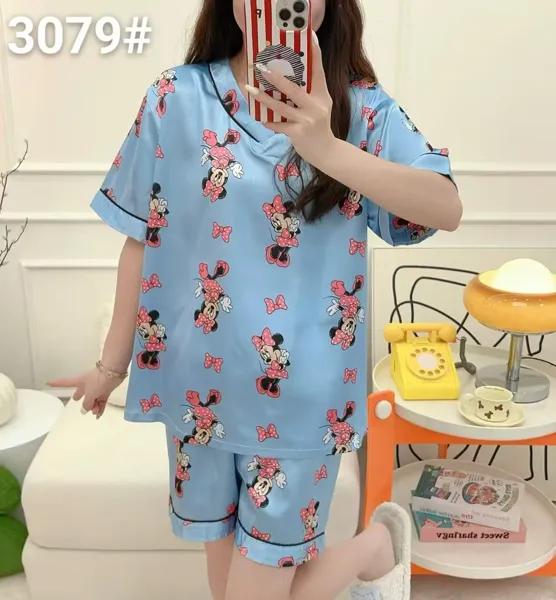 Conjunto de pijama de satín con cuello en V para dama, 2 piezas, manga corta con short, estampado de caricatura color azul