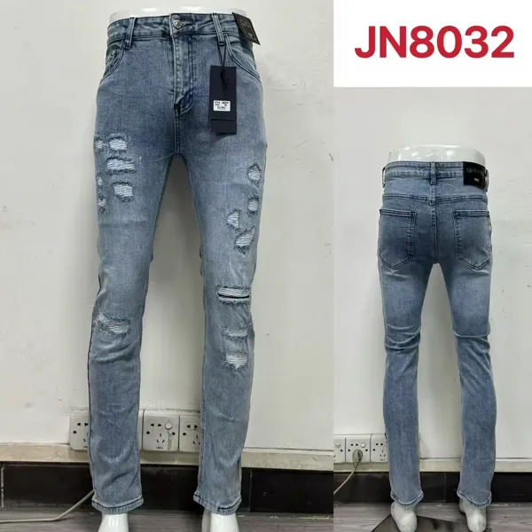 Jeans corte skinny con rasgaduras