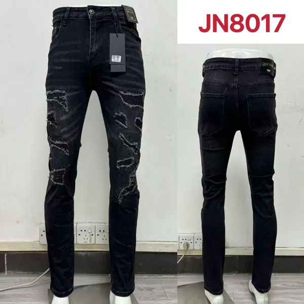 Jeans con diseño rasgado
