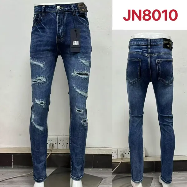 Jeans corte skinny con rasgaduras