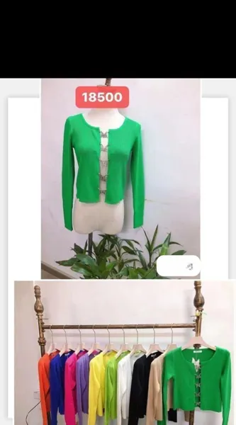 Cardigan con hebillas de mariposa