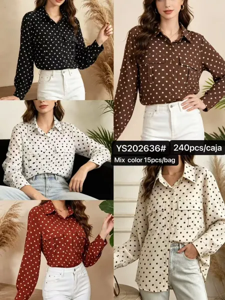 Camisa de botones con estampado de puntos