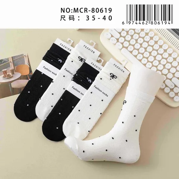Calcetines con puntos y lazo