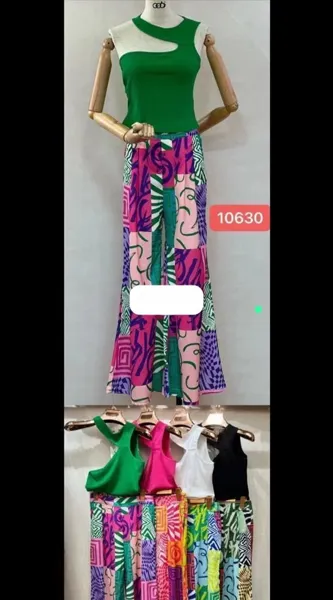 Conjunto de top asimétrico y pantalón estampado