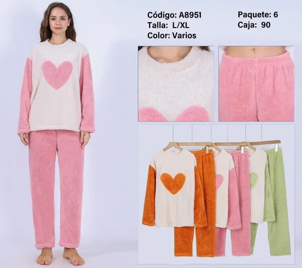Pijama de dos piezas de peluche con diseño de corazón