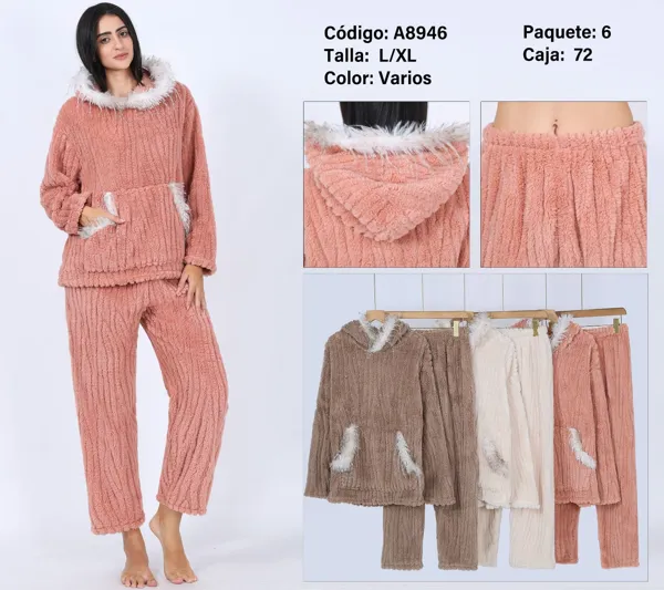 Pijama de peluche con capucha