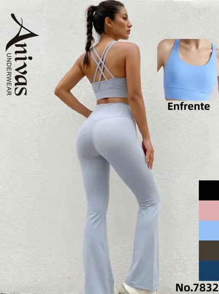 Conjunto deportivo de top y pantalón acampanado