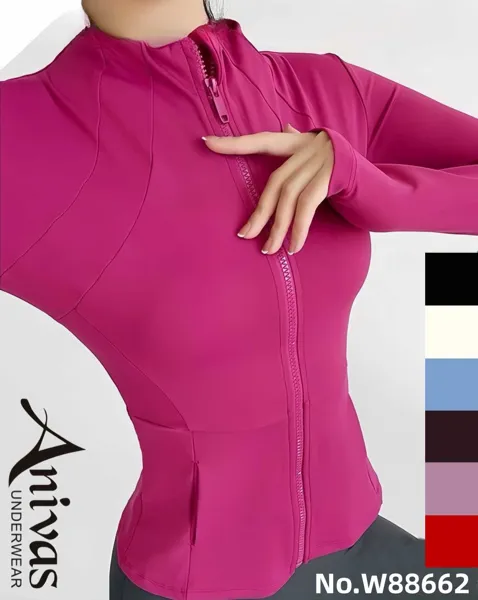 Chaqueta deportiva entallada de cuello alto con cierre y bolsillos