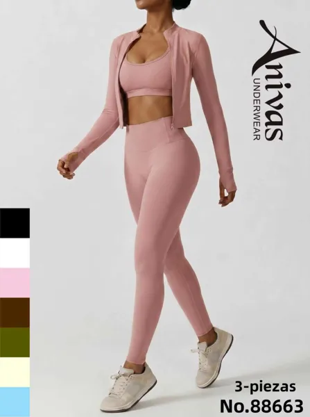 Conjunto deportivo de tres piezas: chaqueta, top y leggings
