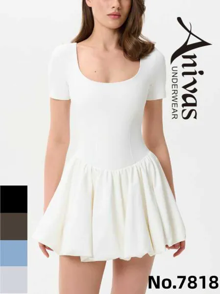 Vestido deportivo de manga corta con falda globo