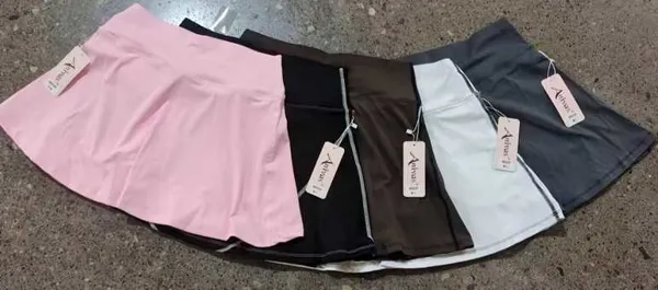 Falda short deportiva de cintura alta con vuelo