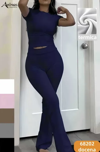 Conjunto deportivo termico de top manga corta y pantalon acampanado