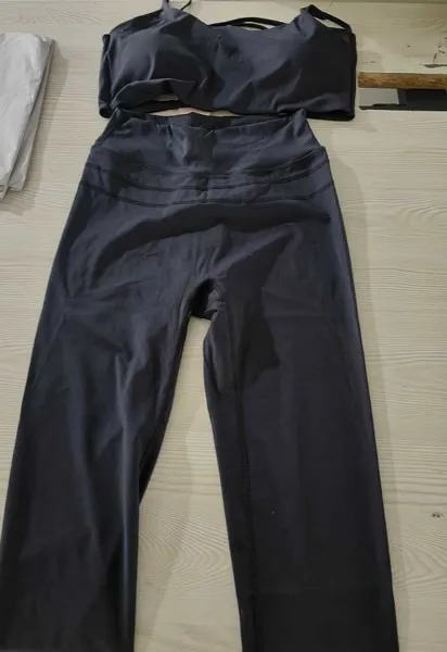 Conjunto deportivo de top y pantalón de pierna ancha