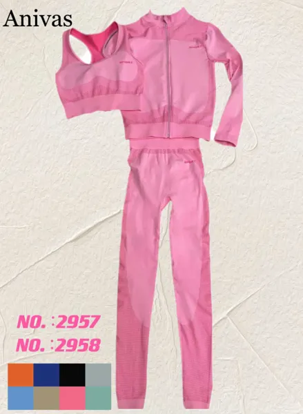Conjunto deportivo de chamarra, top y leggings sin costuras