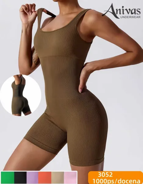 Body deportivo acanalado de tirantes tipo short con realce