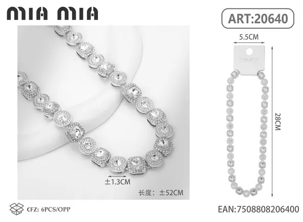 Collar de aleación con cristales redondos y diamantes en tono plata