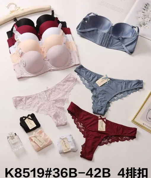 Conjunto de sostén push-up y tanga de encaje para mujer