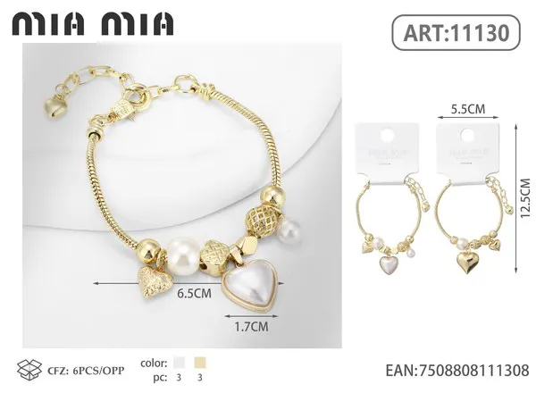 Pulsera dorada tipo charm con dije de corazón