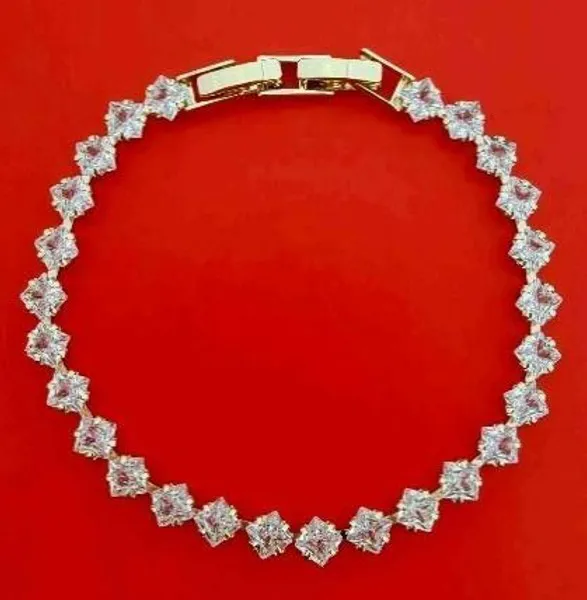Pulsera dorada de cristales cuadrados