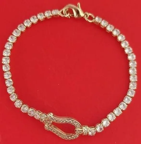 Pulsera dorada de cristales con broche de herradura