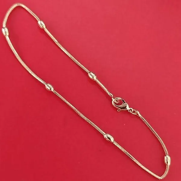 Pulsera de cadena dorada con cuentas ovaladas