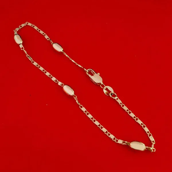 Pulsera de cadena dorada con dijes ovalados