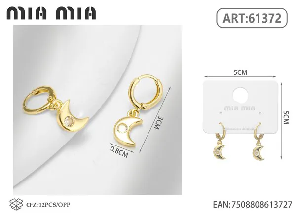 Argollas doradas con colgante de luna con perla