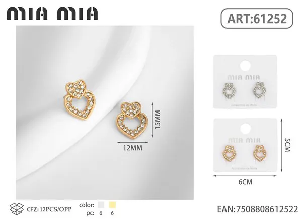 Aretes de doble corazón con circonias, dorados