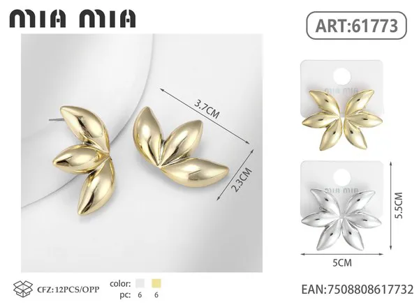 Aretes de tres hojas dorados