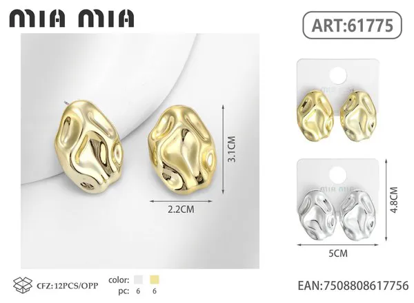 Aretes de guijarro dorados con textura