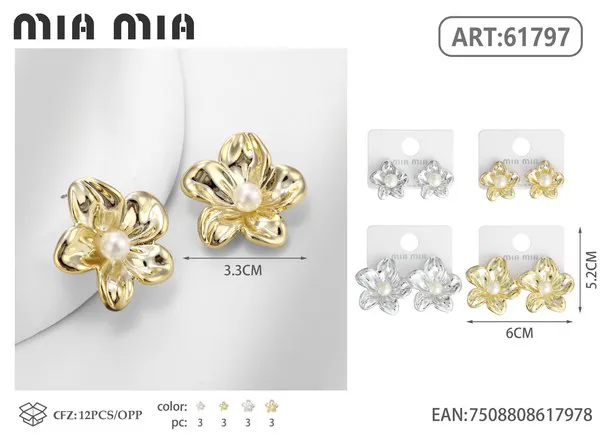 Aretes de flor con perla dorados